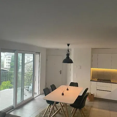 Appartement Montreux דירה *
